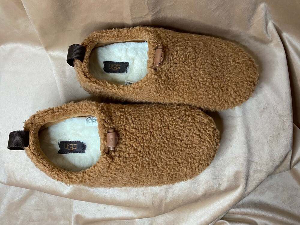 UGG Plushy Slipper in Hardwood Chestnut 1143952